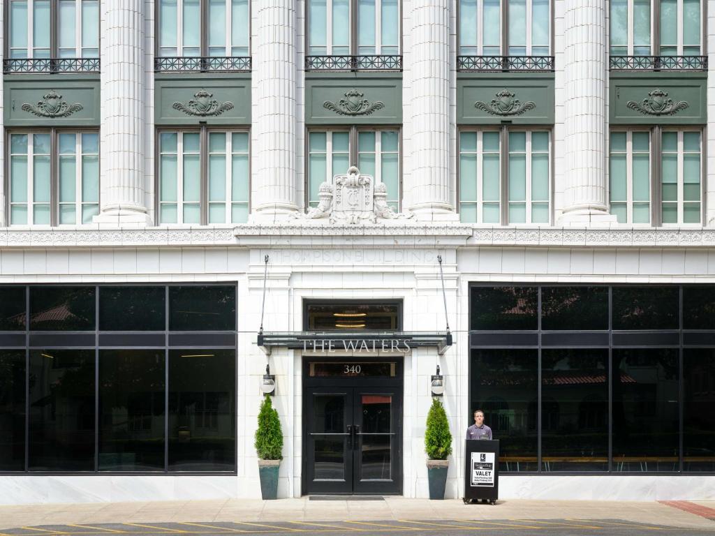 hotels with balcony in Hot Springs