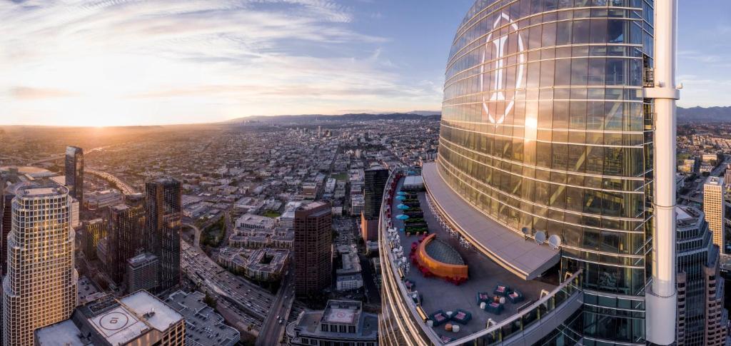 hotels with balcony in Los Angeles