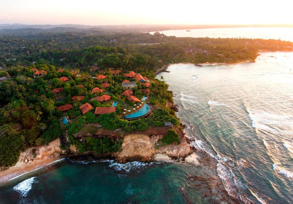 hotels with balcony in Weligama