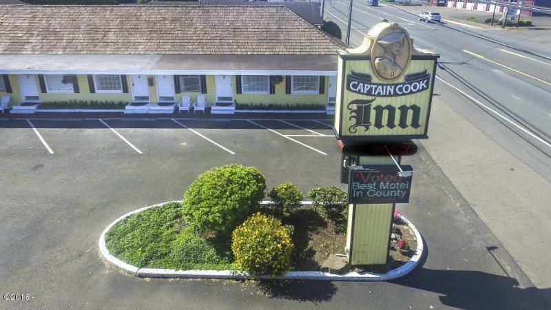 hotels with balcony in Lincoln City