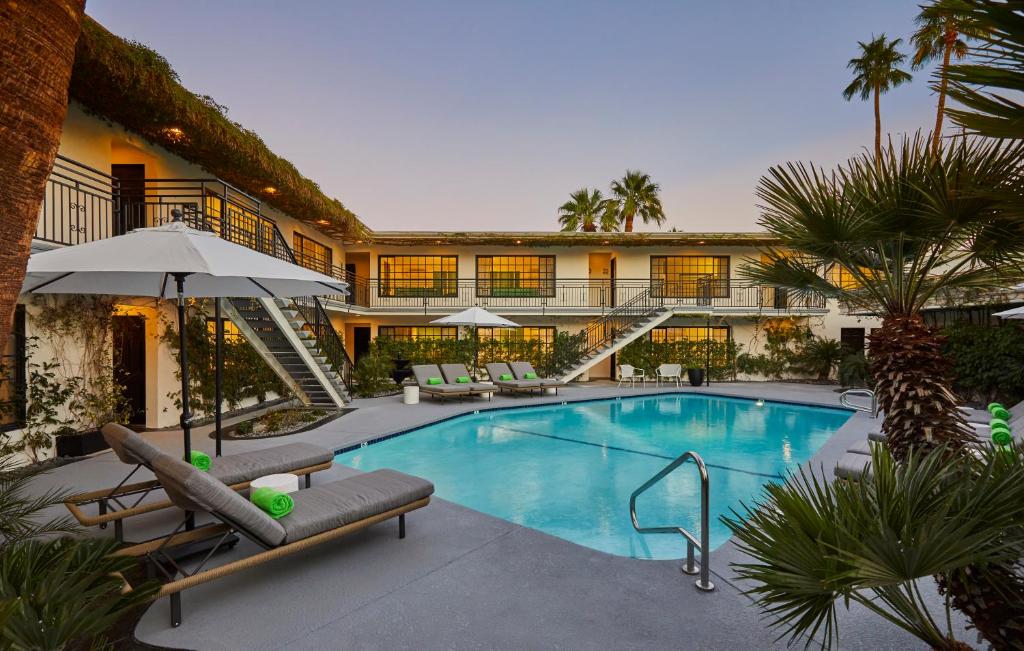 hotels with balcony in Palm Springs Palm Springs Visitors Center