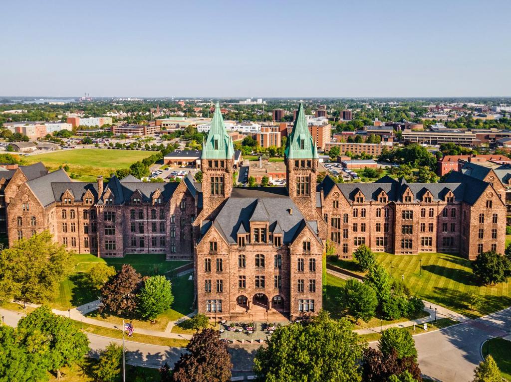 hotels with balcony in Buffalo