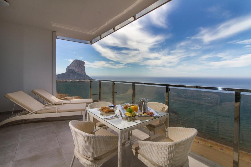 hotels with balcony in Calpe