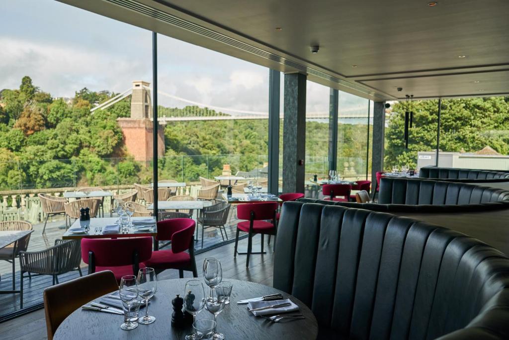 hotels with balcony in Bristol Harbourside