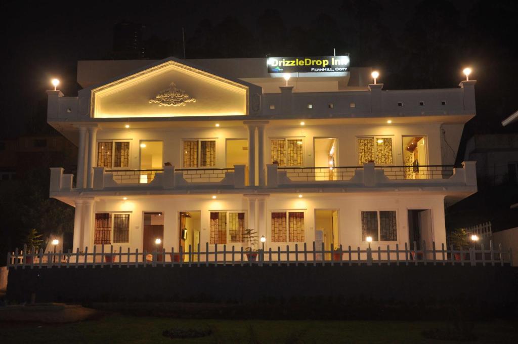 hotels with balcony in Udagamandalam Thread Garden