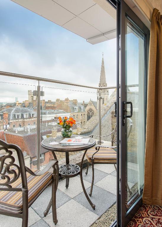 hotels with balcony in Oxford