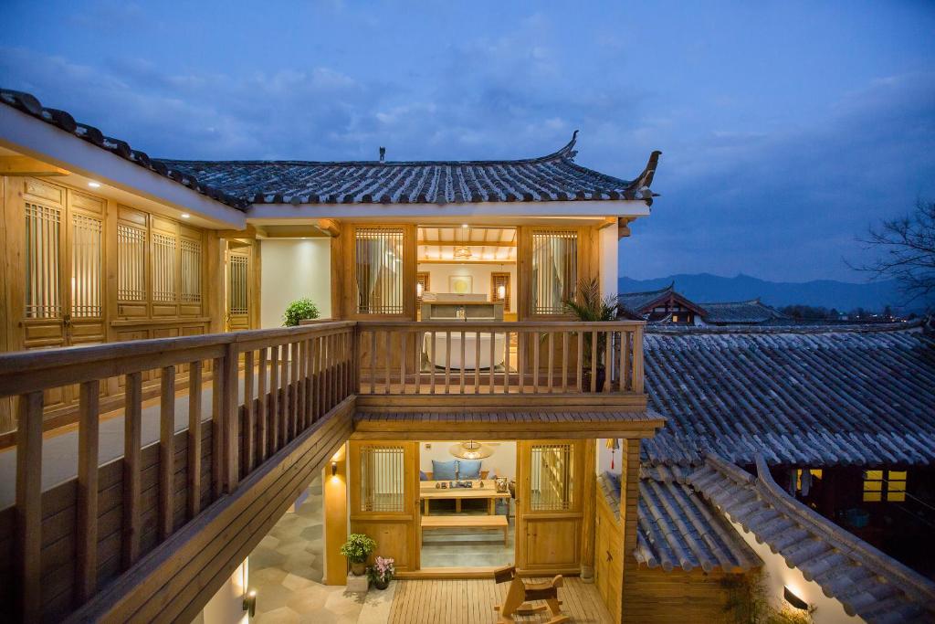 hotels with balcony in Lijiang