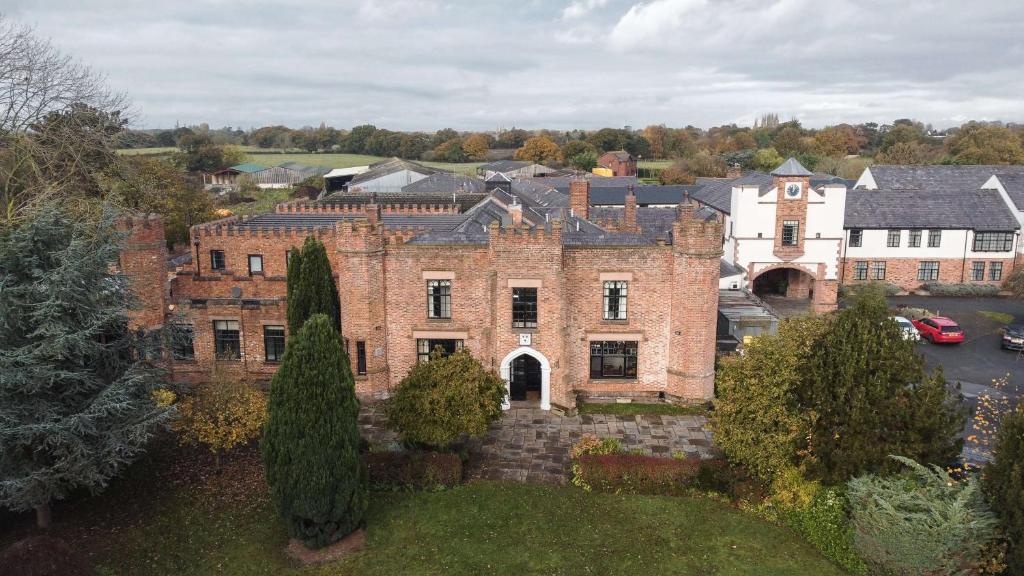 hotels with balcony in Cheshire