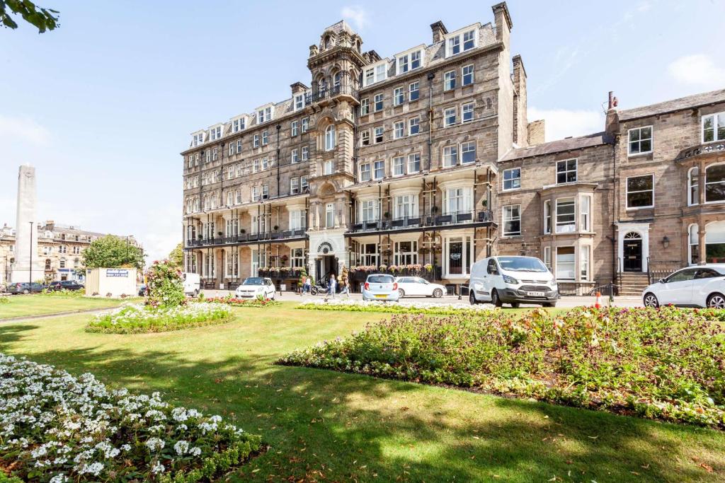 hotels with balcony in North Yorkshire