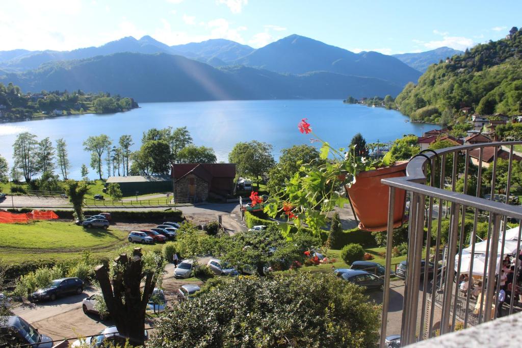 hotels with balcony in Lake Orta