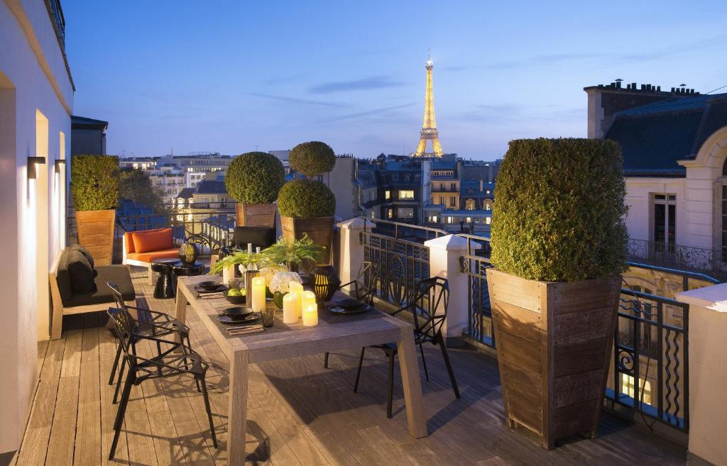 hotels with balcony in Paris