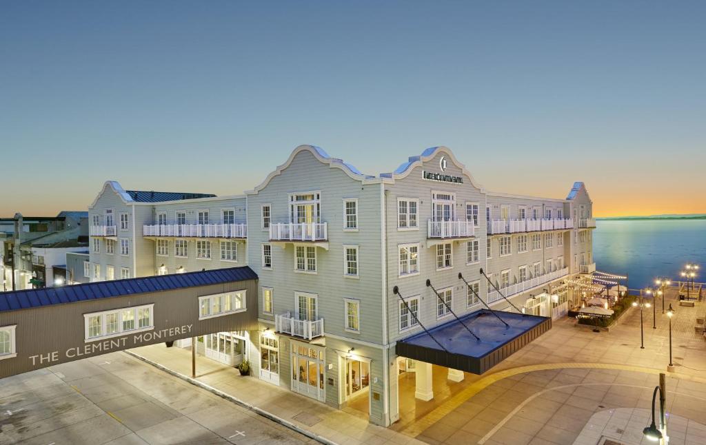 hotels with balcony in Monterey Wine Country