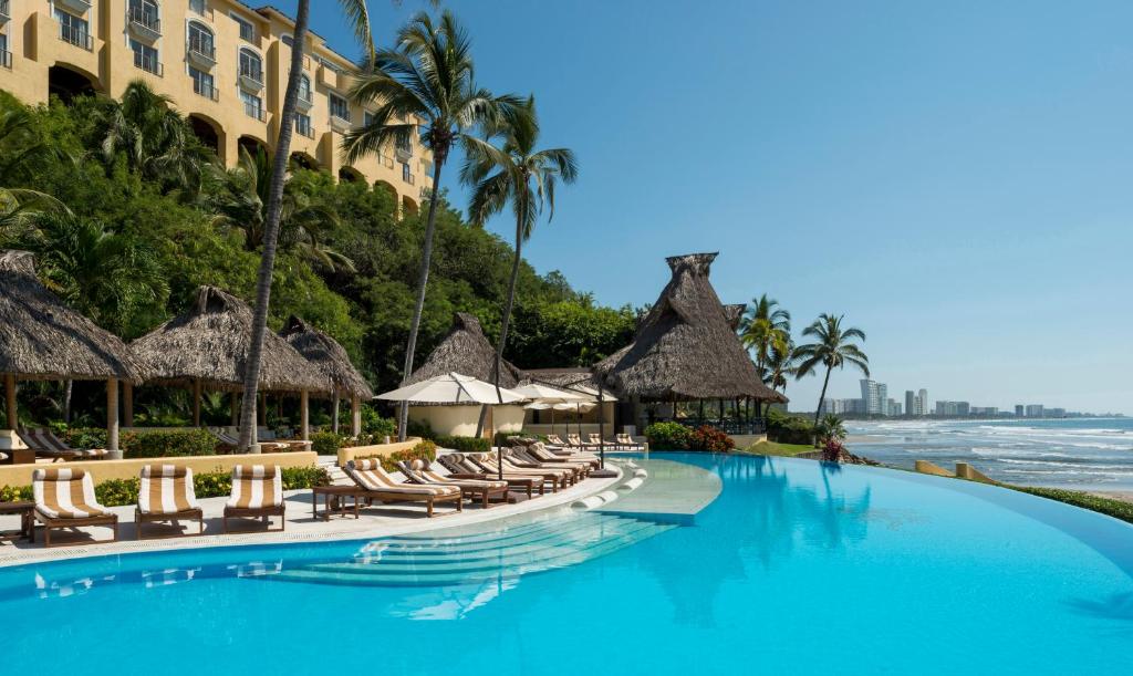 hotels with balcony in Acapulco