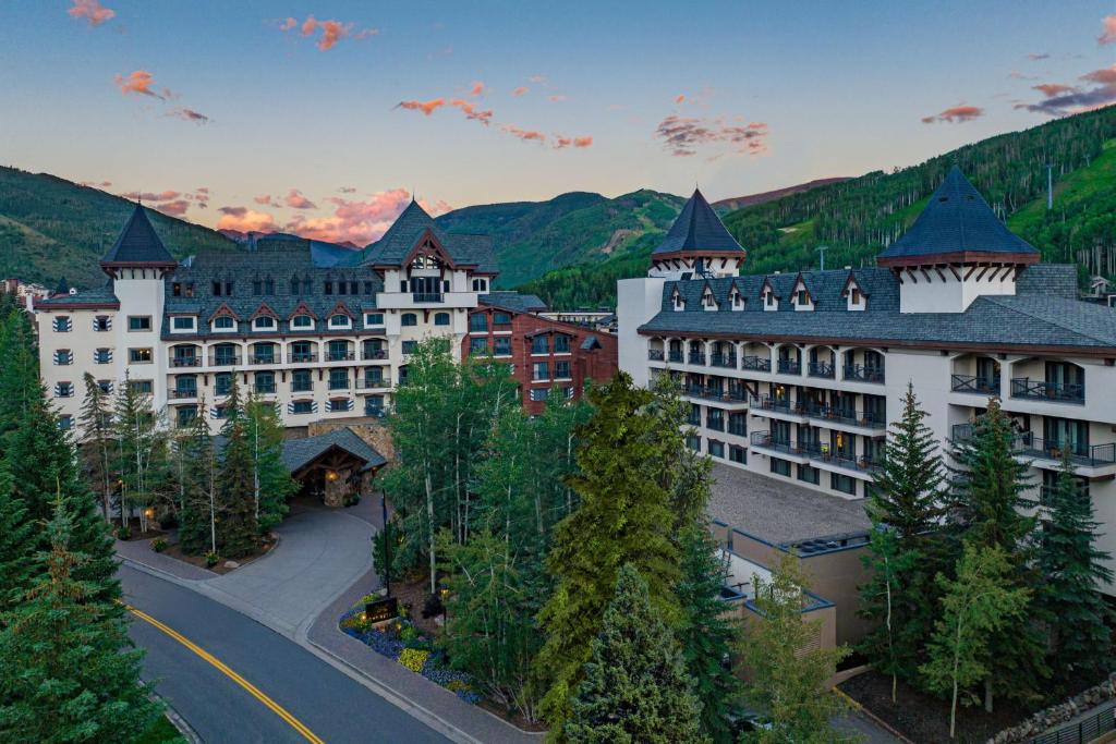 hotels with balcony in Colorado