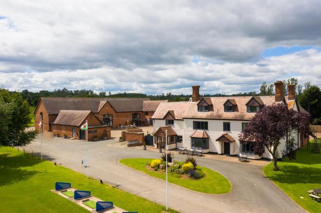 hotels with balcony in Warwickshire