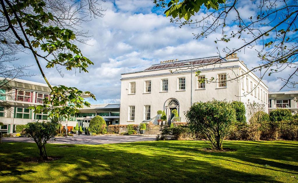 hotels with balcony in Cork