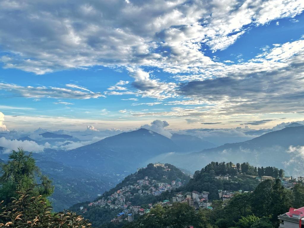 hotels with balcony in Gangtok Flower Exhibition Centre   Ridge Park