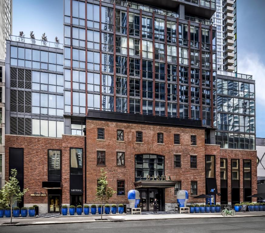 hotels with balcony in Toronto The Annex