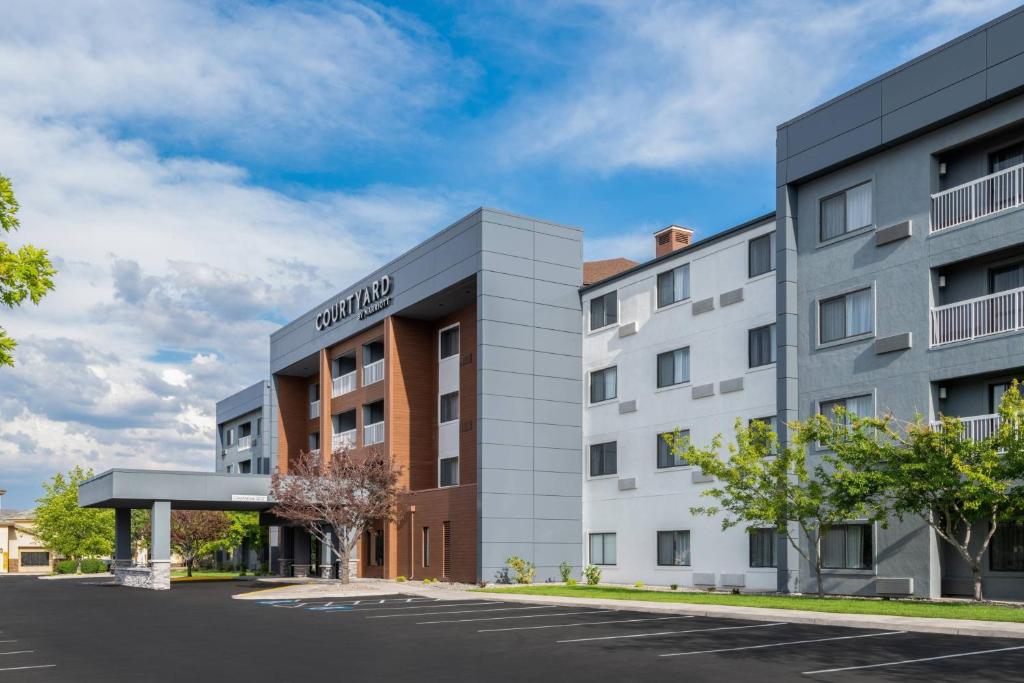 hotels with balcony in Reno