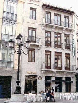 hotels with balcony in Avila