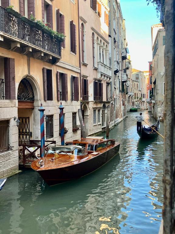 hotels with balcony in Venice Gallerie Dellaccademia