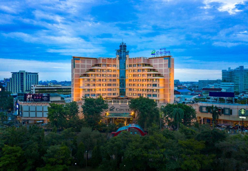 hotels with balcony in Semarang Pagoda Avalokitesvara