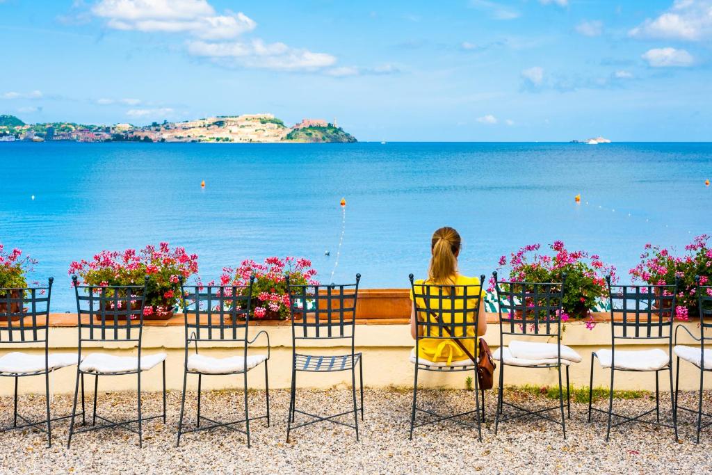 hotels with balcony in Tuscan Archipelago