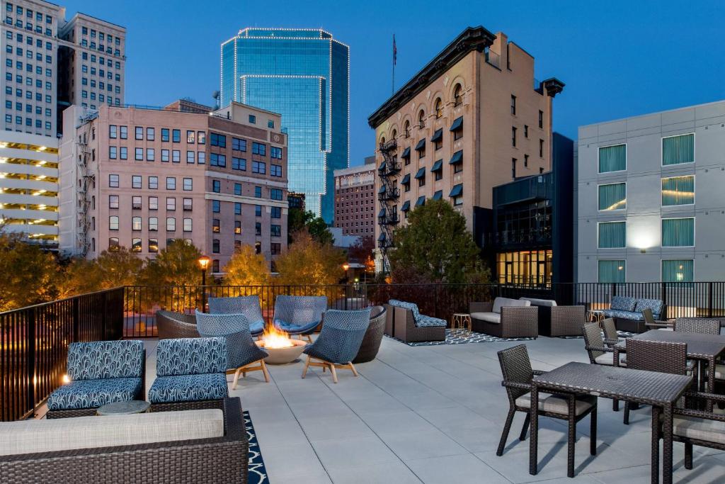 hotels with balcony in Fort Worth