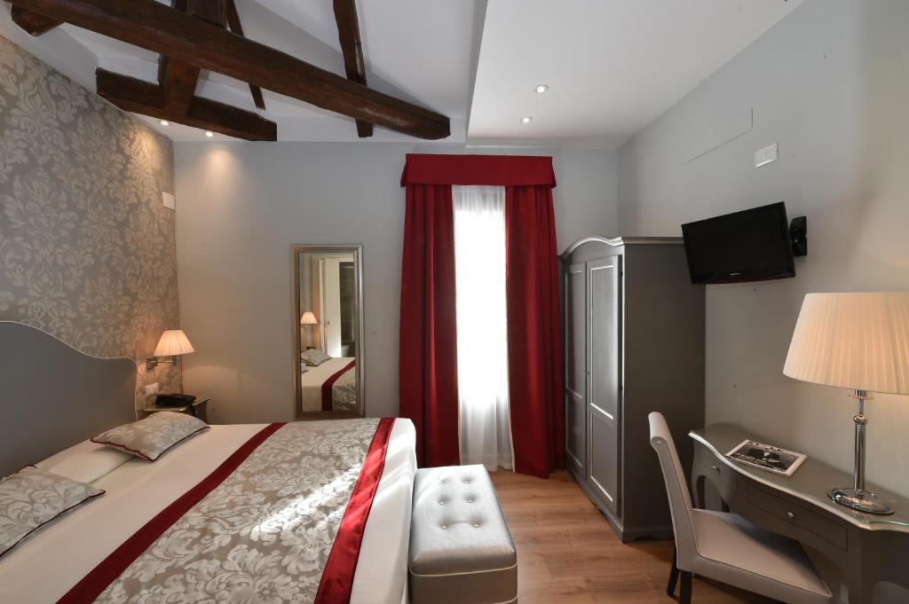 hotels with balcony in Venice Santa Croce