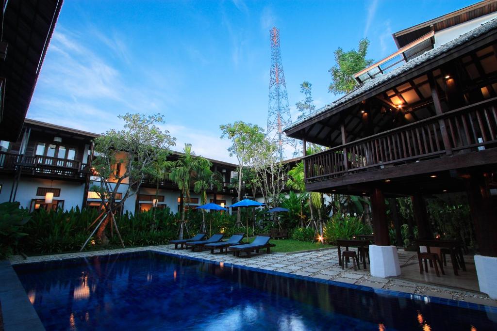 hotels with balcony in Chiang Mai Thailand Wat Chiang Man