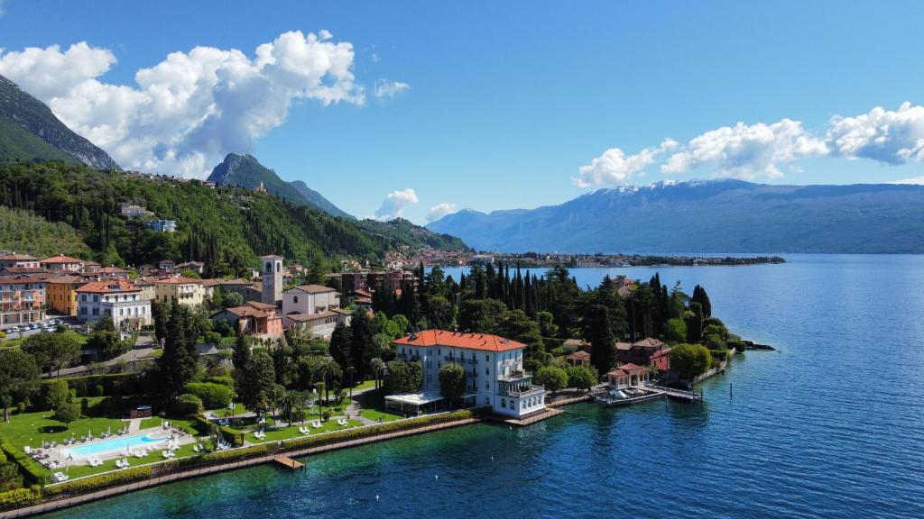 hotels with balcony in Gardone Riviera