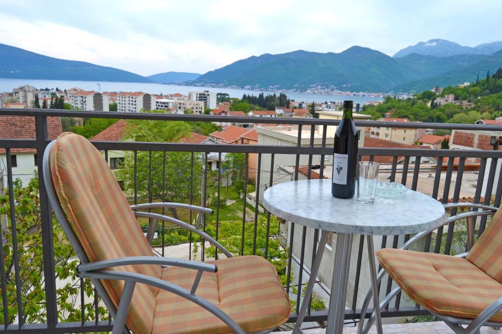 hotels with balcony in Tivat