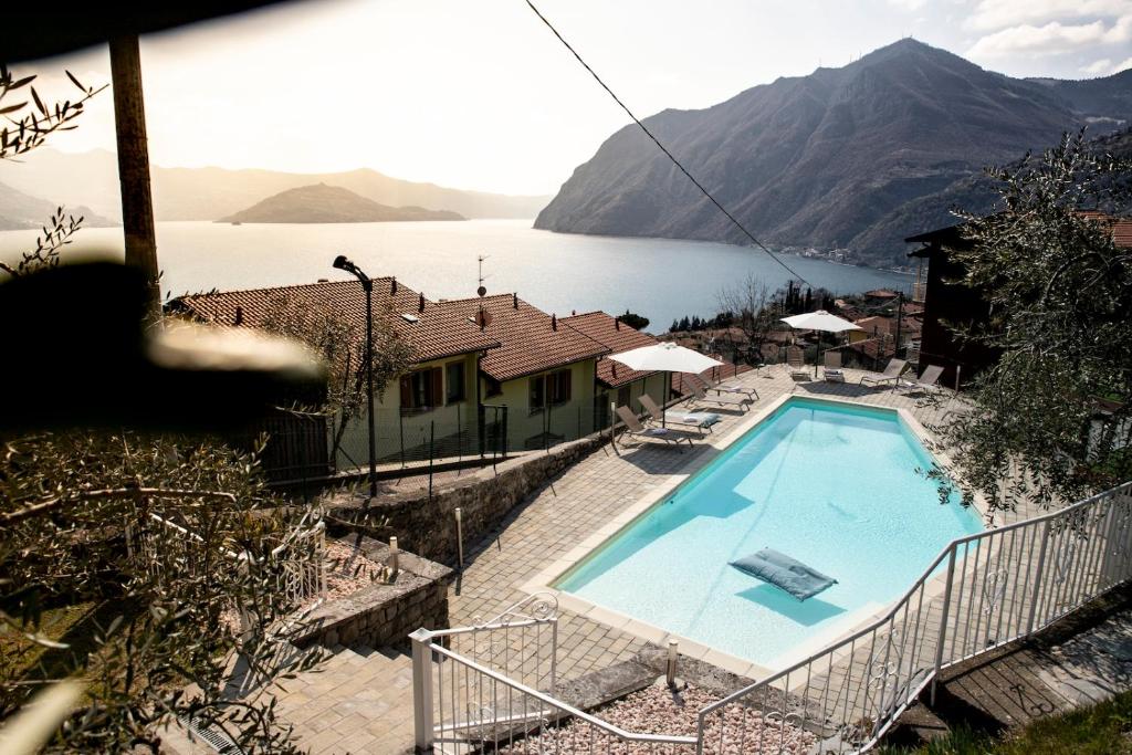 hotels with balcony in Lake Iseo