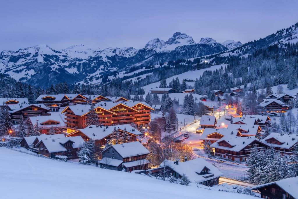 hotels with balcony in Gstaad