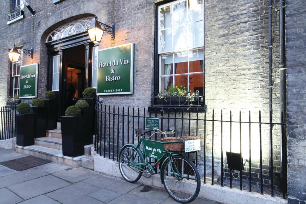 hotels with balcony in Cambridge