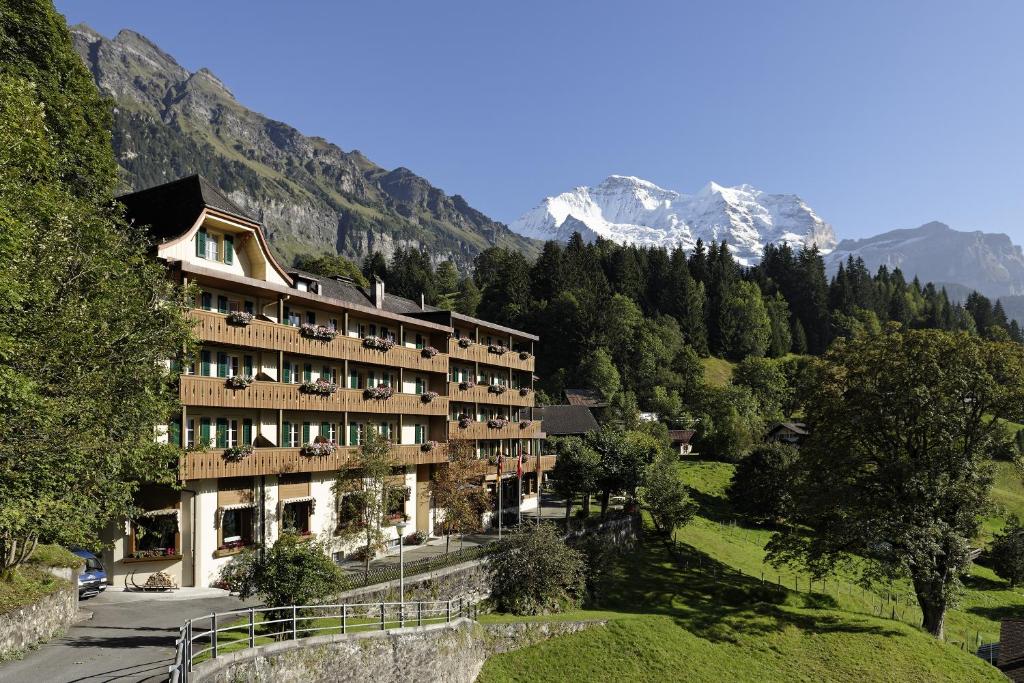 hotels with balcony in Wengen