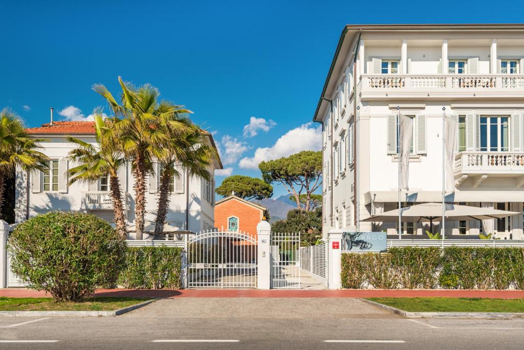 hotels with balcony in Forte Dei Marmi