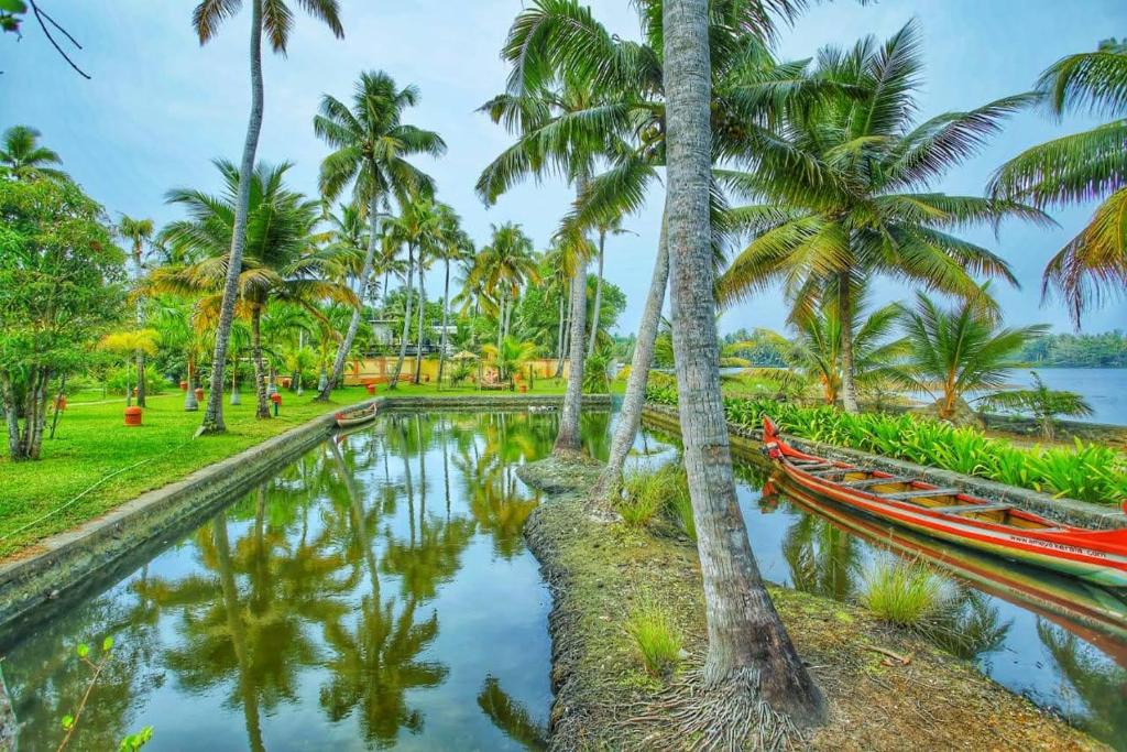 hotels with balcony in Alleppey