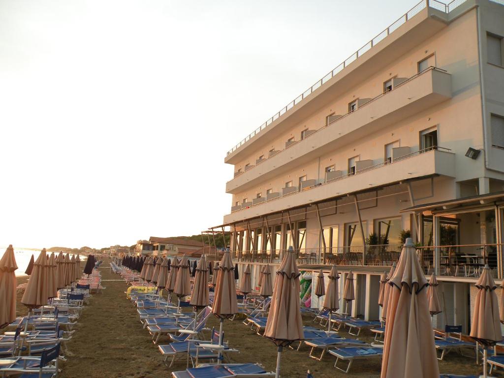 hotels with balcony in Follonica