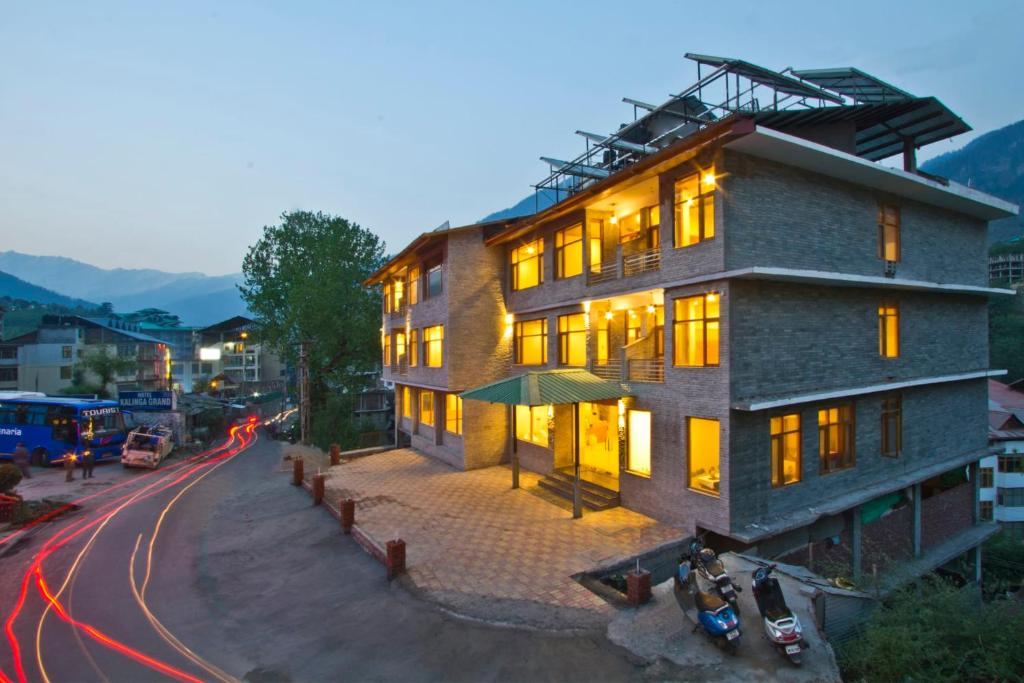 hotels with balcony in Manali