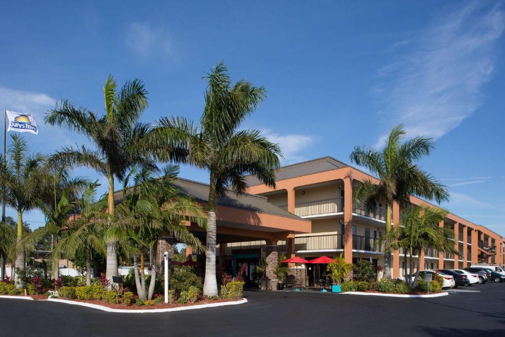 hotels with balcony in Sarasota