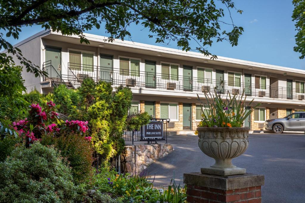 hotels with balcony in Portland