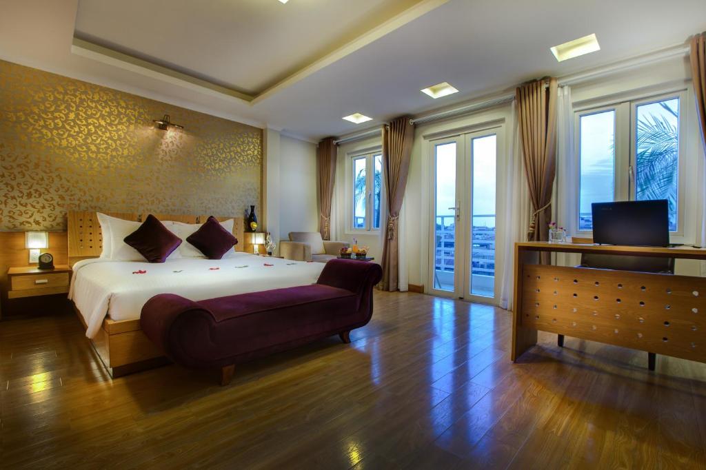 hotels with balcony in Hanoi