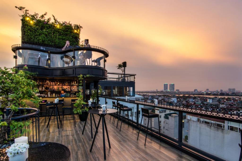 hotels with balcony in Hanoi Temple Of The Jade Mountain