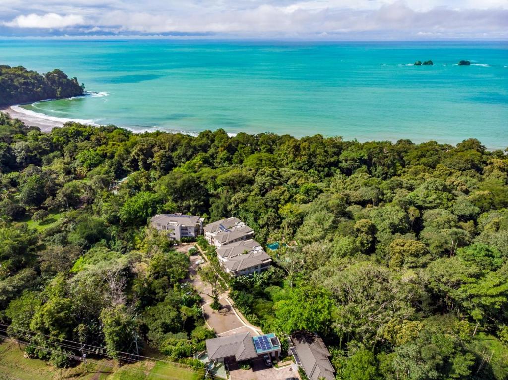 hotels with balcony in Uvita