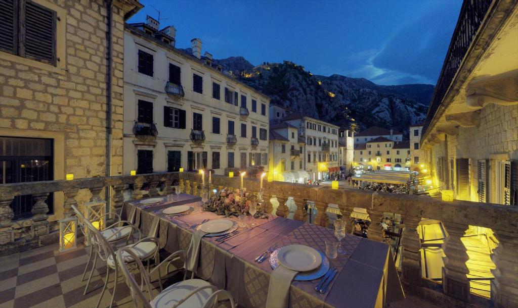 hotels with balcony in Kotor