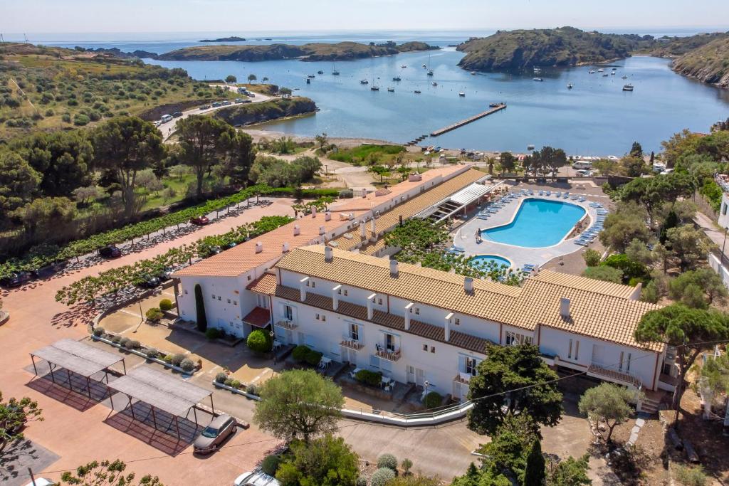 hotels with balcony in Cadaques