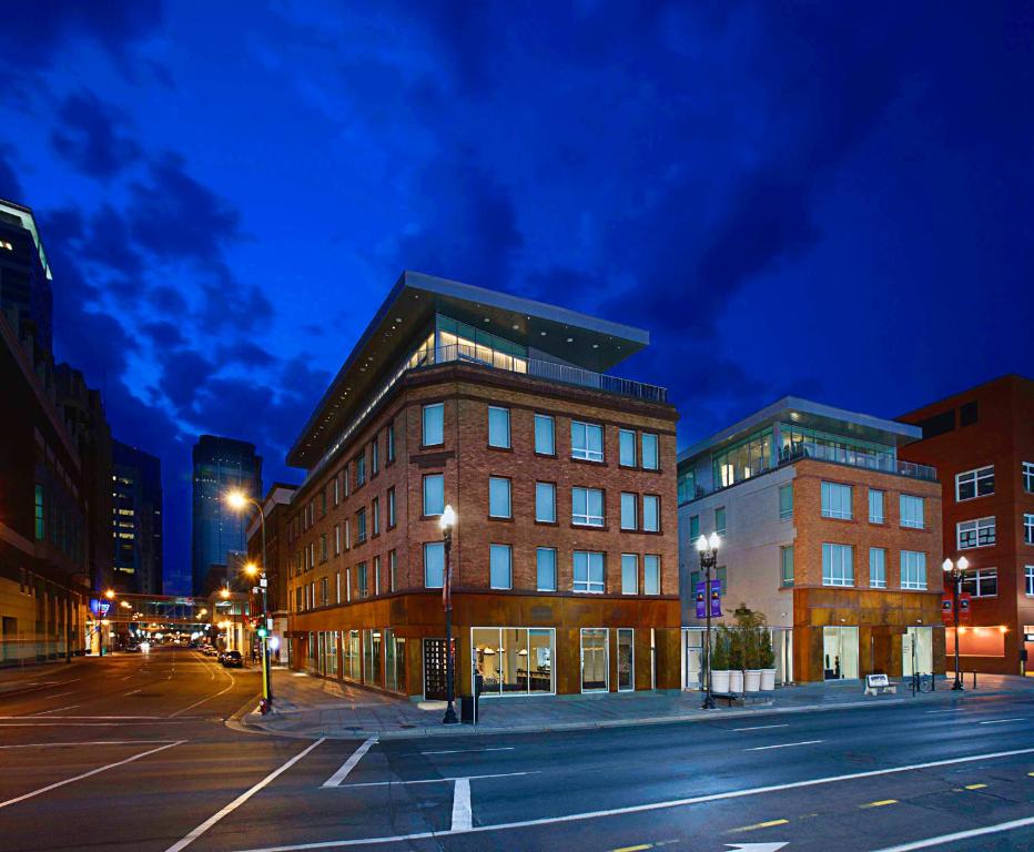 hotels with balcony in Minneapolis