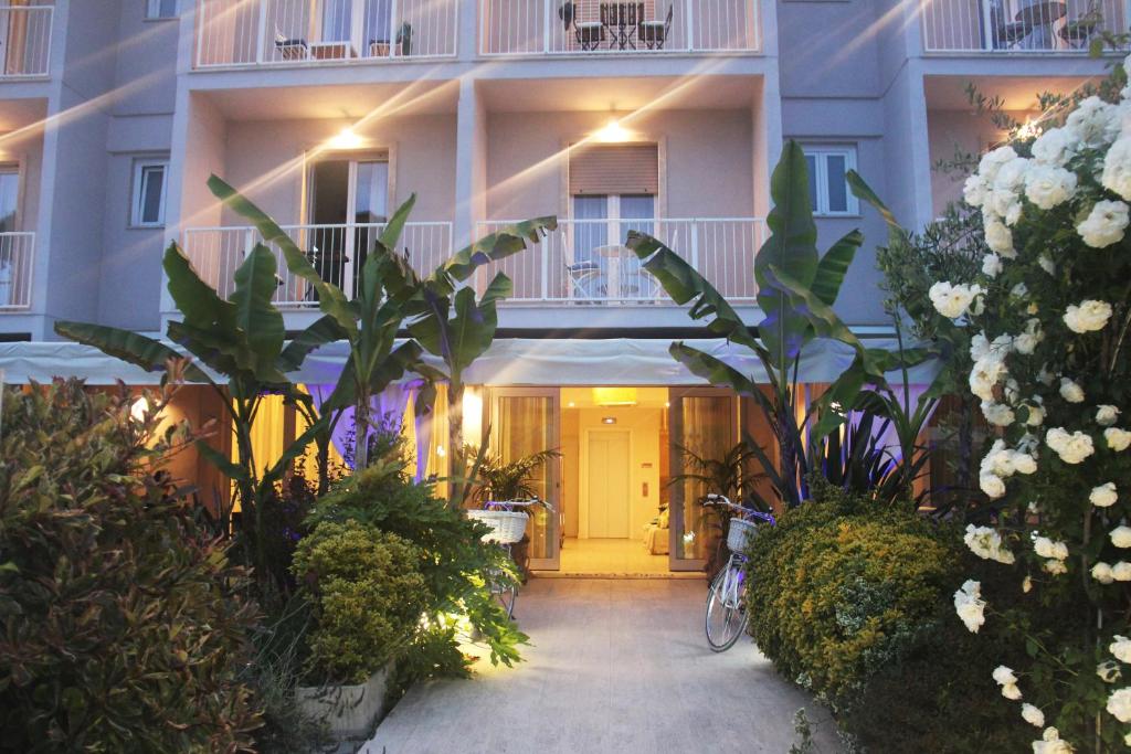 hotels with balcony in Forte Dei Marmi