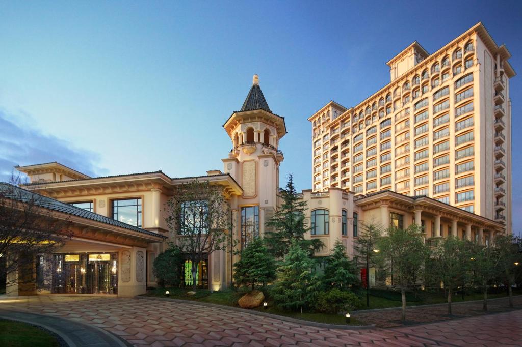 hotels with balcony in Shanghai China